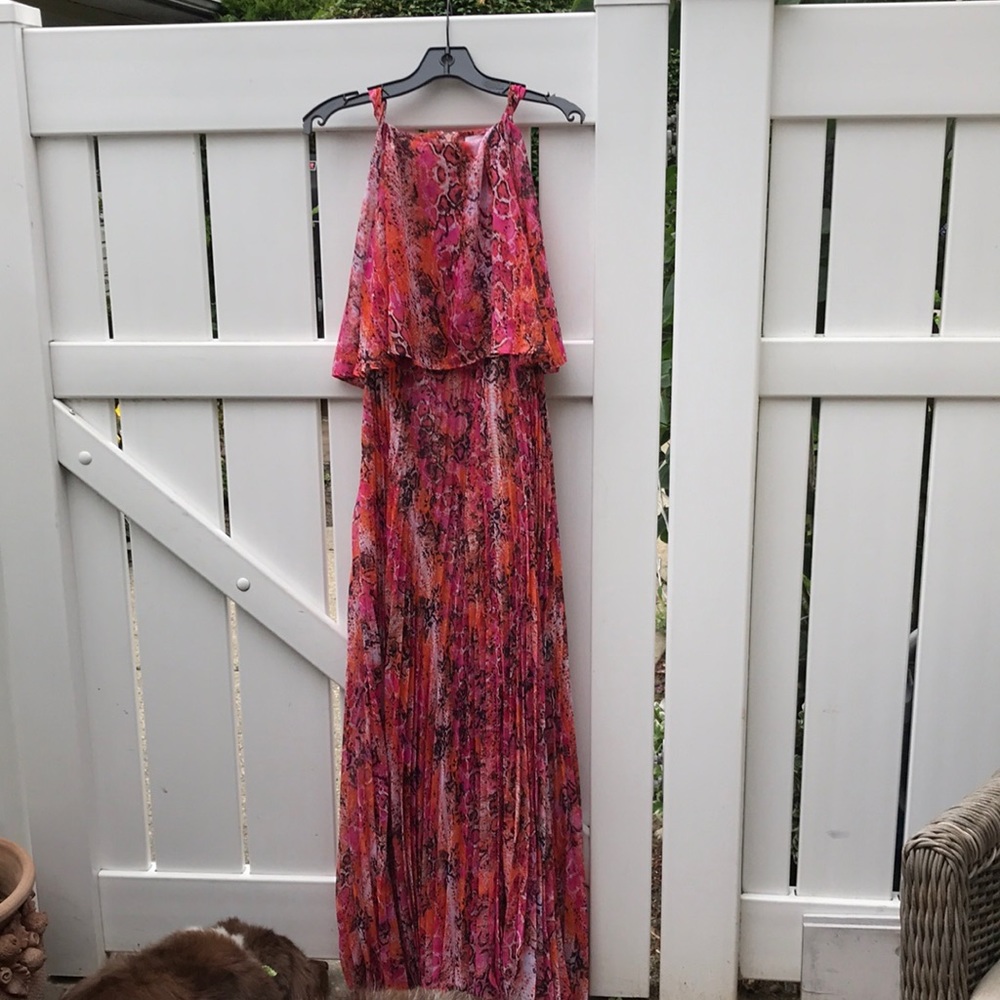 stunning all the rage accordion pleated maxi gown/ dress